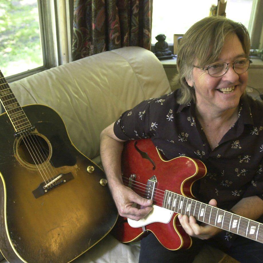 Joey Molland, a guitarist with 1970s Welsh pop-rock band Badfinger, dies at 77